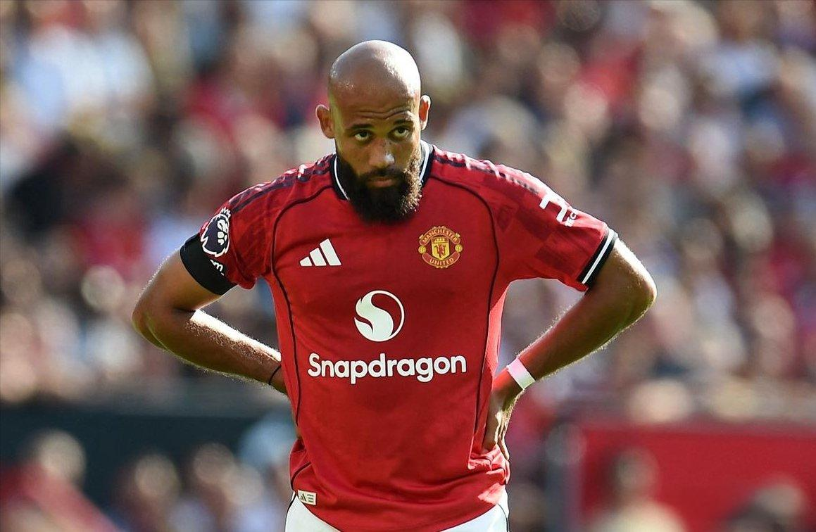 开云体育直播-曼联球员因伤缺席关键比赛，球迷忧心他们的前景